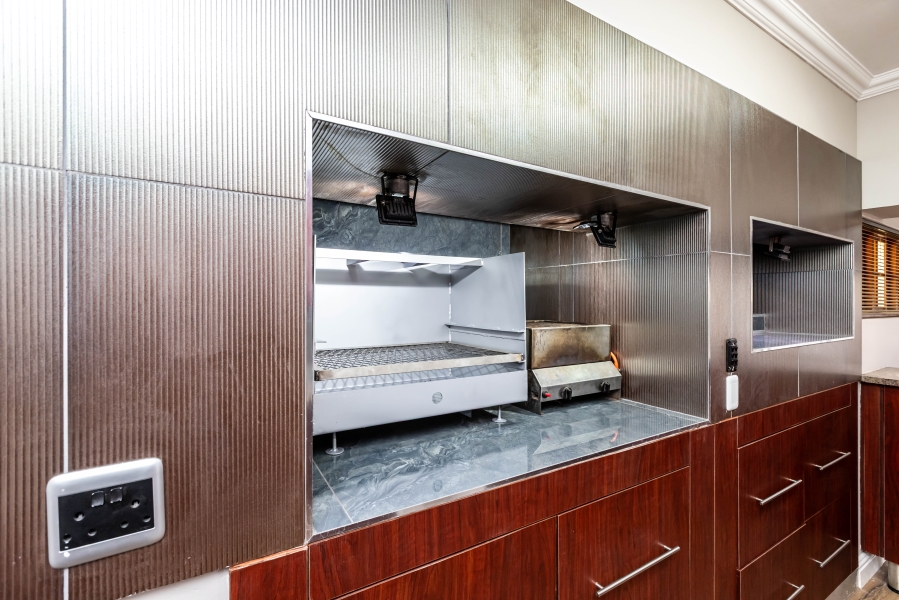 6 Bedroom Property for Sale in Dorchester Heights Eastern Cape